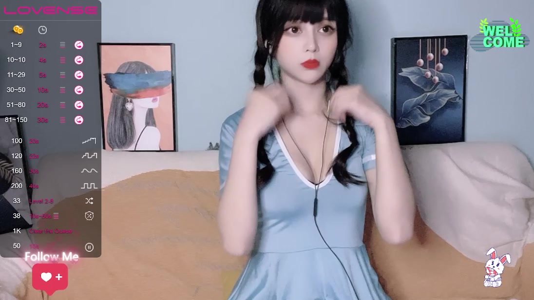 Katherine– naked stripping on cam for live sex video chat
