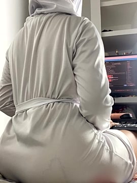 bella_haddys18 naked stripping on cam for live sex video chat