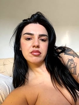 Bombshelly naked stripping on cam for live sex video chat