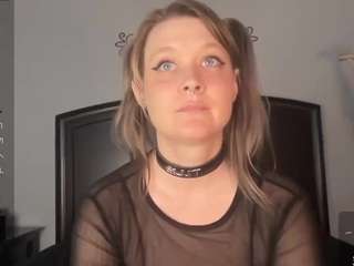 Ellie naked Live Sex Chat Room