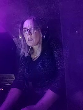 lady_charlyne naked stripping on cam for live sex video chat