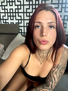 Miiiaxoxo naked stripping on cam for live sex video chat