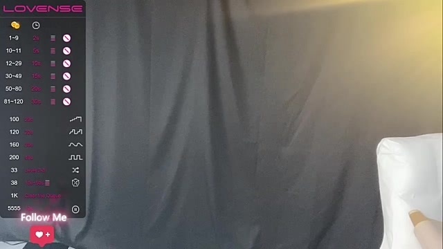 Reaowna naked stripping on cam for live sex video chat