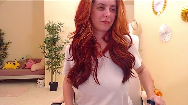 RoxxyDallas naked stripping on cam for live sex video chat