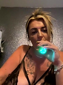 DIRTYMILFX naked stripping on cam for live sex video chat