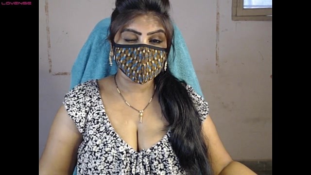 harika-sexy naked stripping on cam for live sex video chat