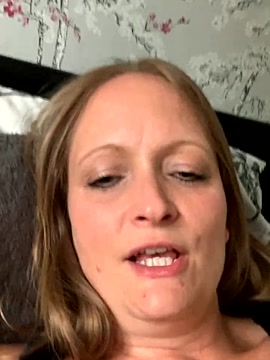 HoneyBluex naked stripping on cam for live sex video chat