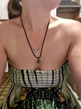Raupeschmetterling naked stripping on cam for live sex video chat