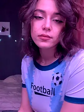 SexyyFoxyy naked stripping on cam for live sex video chat