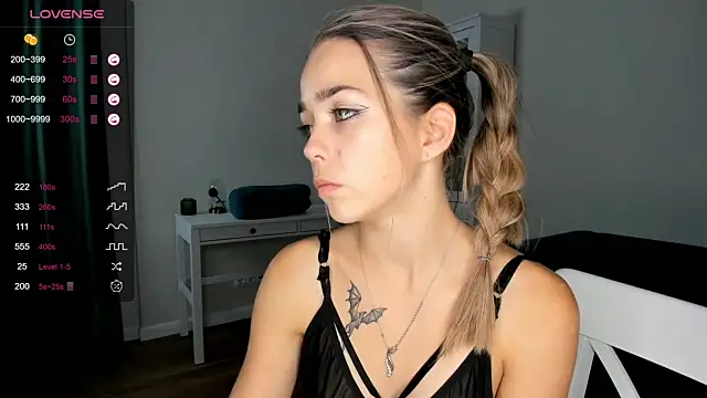 HilaryBooth naked stripping on cam for live sex video chat