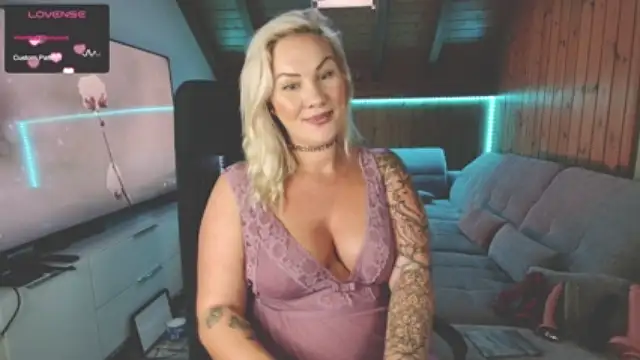 Nastysweden_pregnant naked stripping on cam for live sex video chat