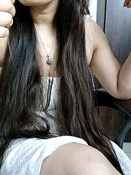 Tiffanyfiire naked stripping on cam for live sex video chat