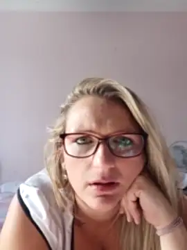 BustyBrookeXX naked stripping on cam for live sex video chat