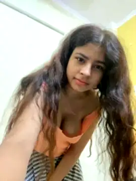 Cuttie-Pie naked stripping on cam for live sex video chat