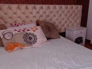 LaraThousand naked Live Sex Chat Room