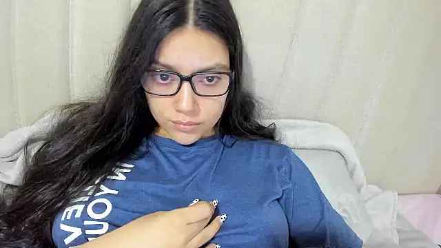 roniewester naked strip on cam for live sex video chat
