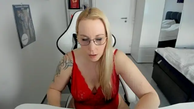Sally_Secret naked strip on cam for live sex video chat