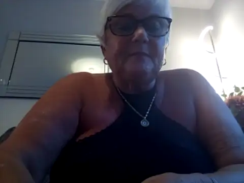 suesinner naked strip on cam for live sex video chat