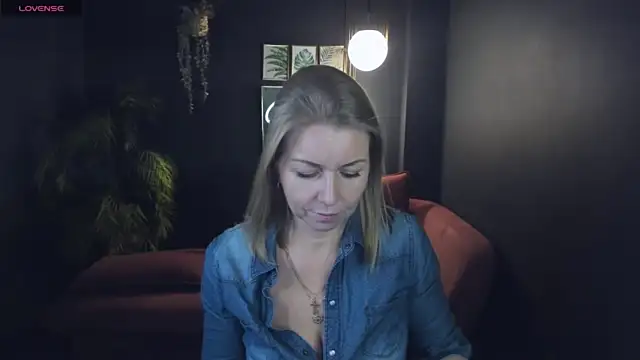 Annie_Light naked strip on cam for live sex video chat