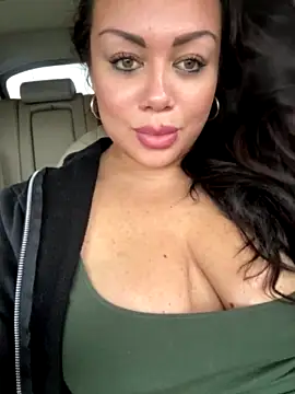 BadAssVeronica naked strip on cam for live sex video chat