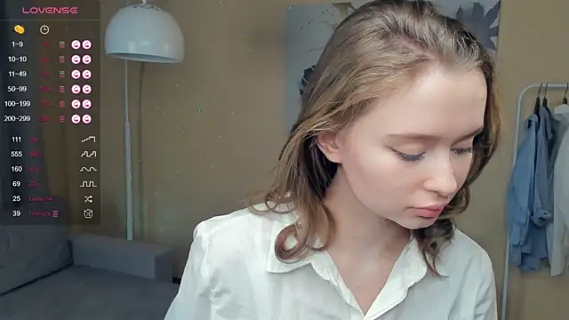 CrystalWicked naked strip on cam for live sex video chat