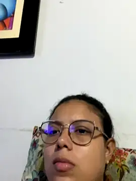 Evie- naked strip on cam for live sex video chat
