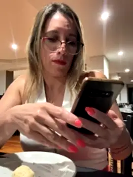 Gatitacarlita naked strip on cam for live sex video chat