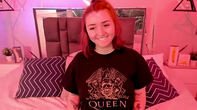 HannaRoggers naked strip on cam for live sex video chat