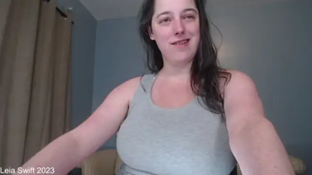 LeiaSwift naked strip on cam for live sex video chat