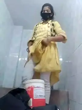 Muskaan_Bhabhi naked strip on cam for live sex video chat