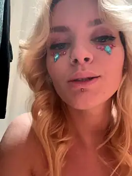 Queendance naked strip on cam for live sex video chat