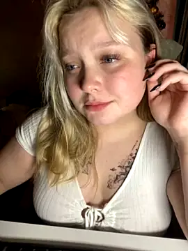 SofiaAdams naked strip on cam for live sex video chat