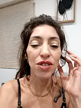 amanilouve naked strip on cam for live sex video chat
