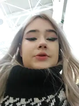 AmyLeeVibe naked strip on cam for live sex video chat