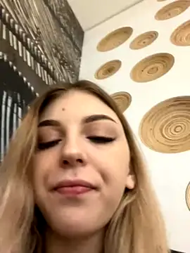 EmilieJenkins naked strip on cam for live sex video chat
