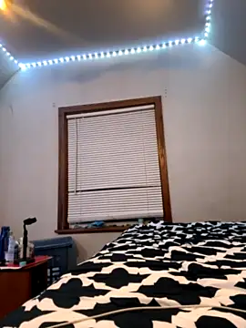 Misscreamdream naked strip on cam for live sex video chat
