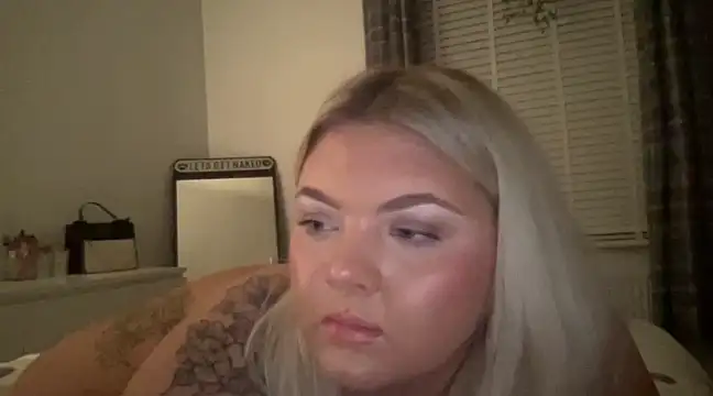 tight_lilfuck_slut naked strip on cam for live sex video chat