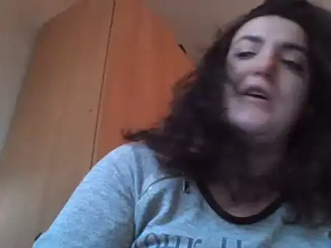 LadyMinnie naked strip on cam for live sex video chat