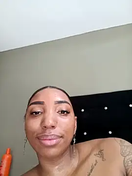 Lauraleiii naked strip on cam for live sex video chat