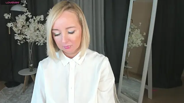 sexmom_ naked strip on cam for live sex video chat