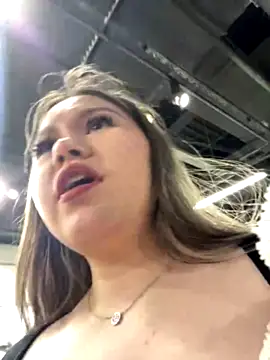 ZoeRich naked strip on cam for live sex video chat