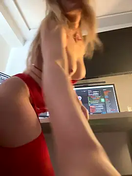 AlyaQueen naked strip on cam for live sex video chat