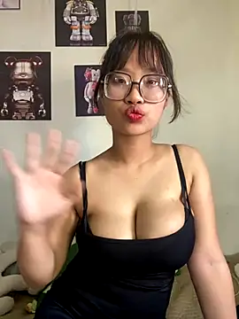Ariana_milks naked strip on cam for live sex video chat