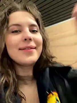 Cassie_Ray naked strip on cam for live sex video chat
