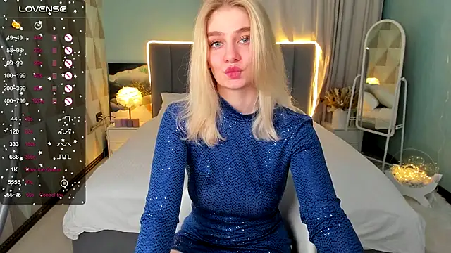 CoralinaFererroo naked strip on cam for live sex video chat