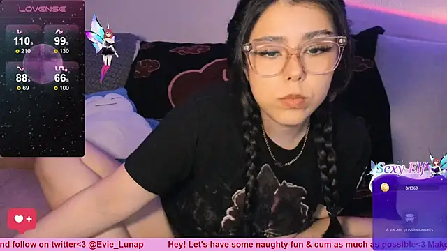 Evie-Luna naked strip on cam for live sex video chat