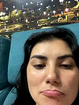 LILI_90 naked strip on cam for live sex video chat