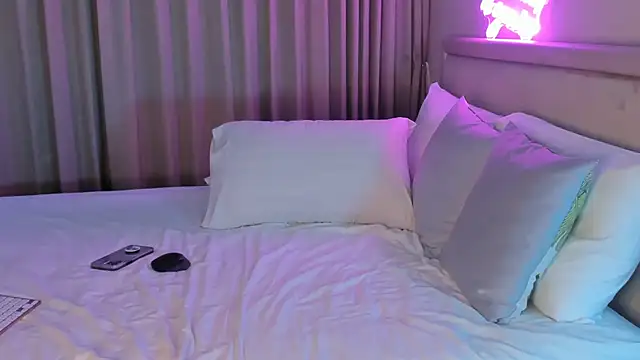 NatashaxoBangs naked strip on cam for live sex video chat