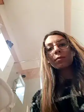 redellyy naked strip on cam for live sex video chat