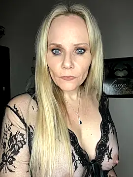 Sexual_Lovable_Doll naked strip on cam for live sex video chat
